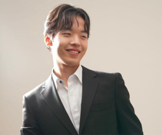 Hyuk Lee